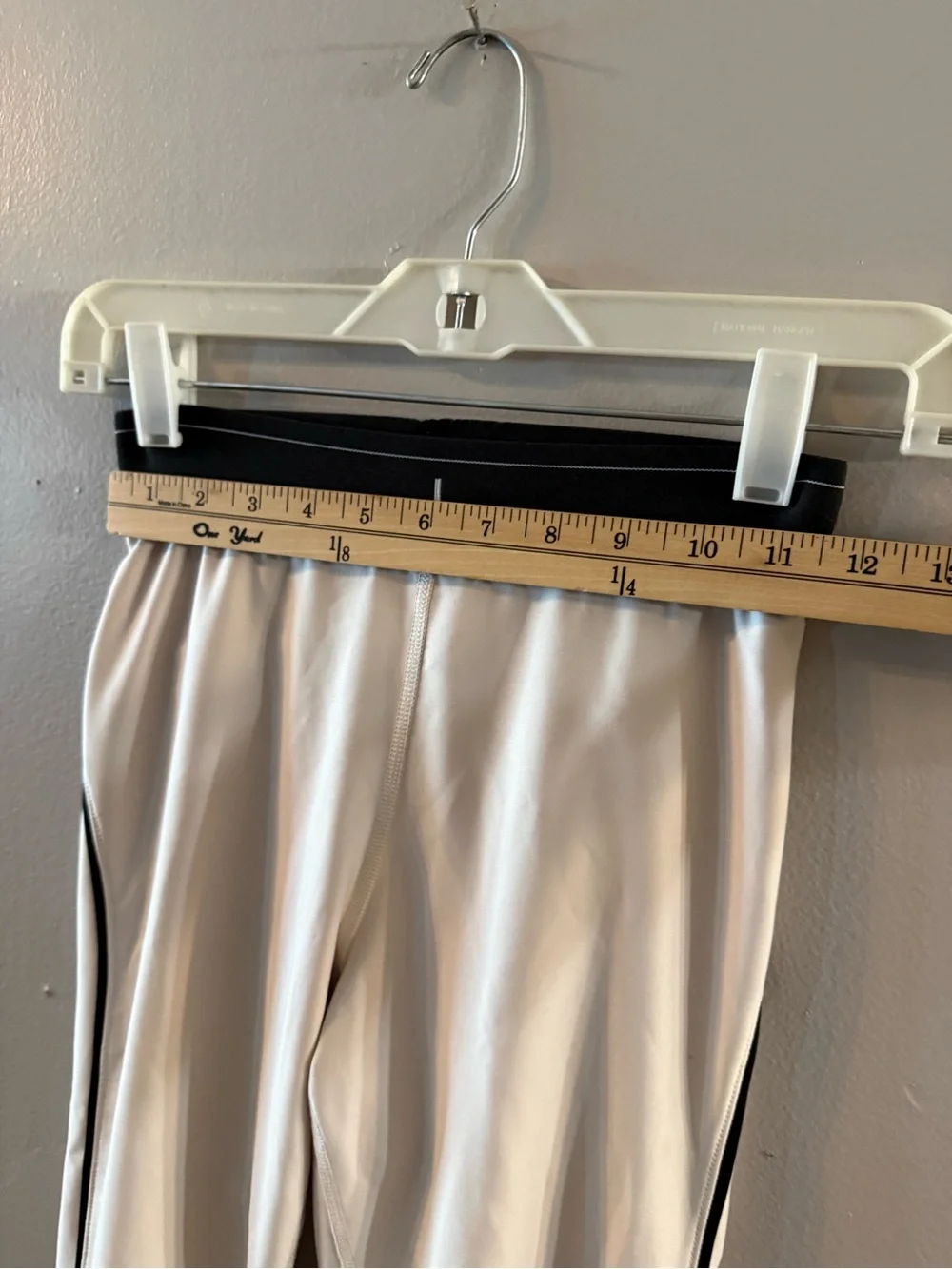 ALO Yoga soft stretch